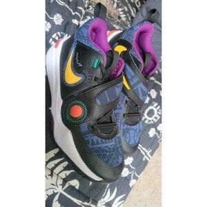 Nike Team Hustle D11 SE Size 5Y Big Kids Basketball Shoes